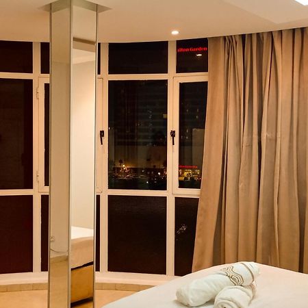 Amazing Appartement Au Centre Ville En Face Hilton & Gare Train De Tgv De Tanger Exterior photo