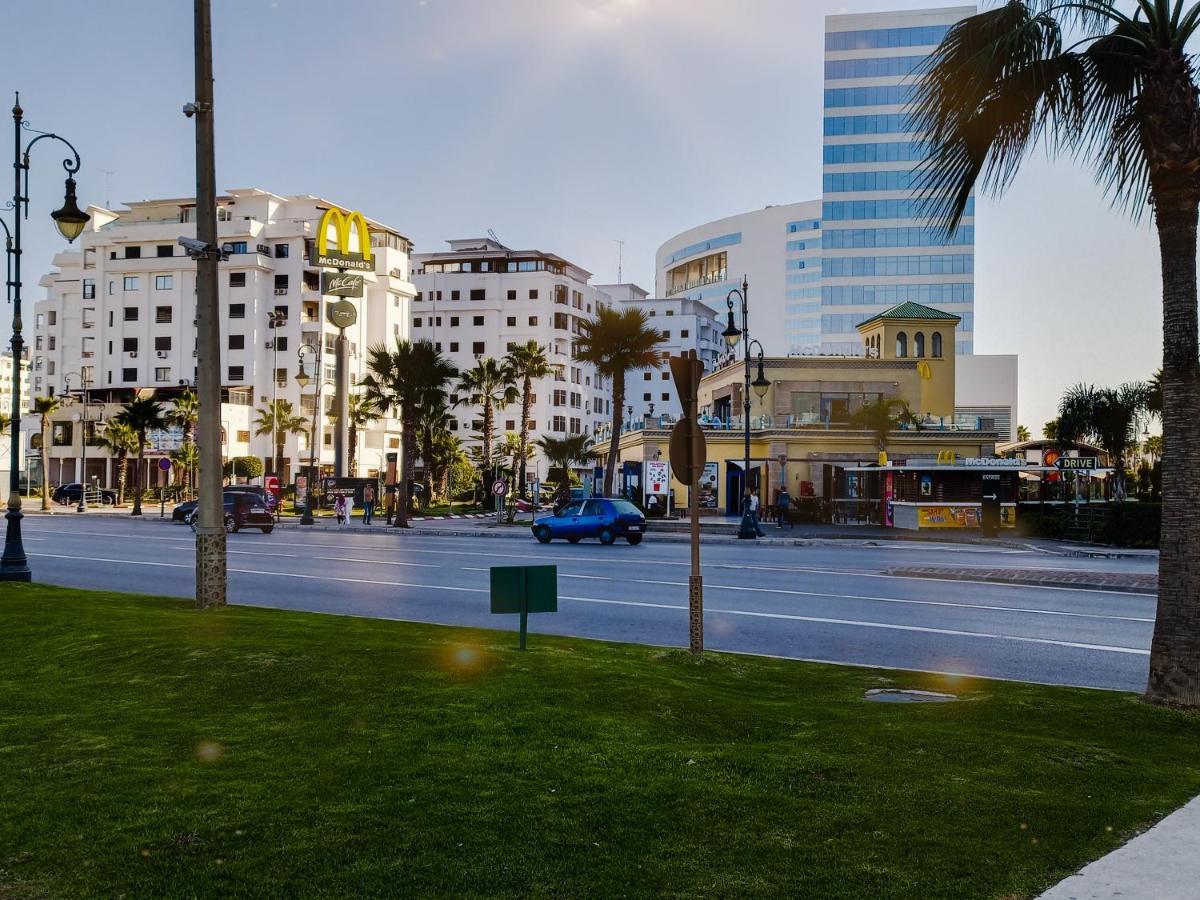 Amazing Appartement Au Centre Ville En Face Hilton & Gare Train De Tgv De Tanger Exterior photo