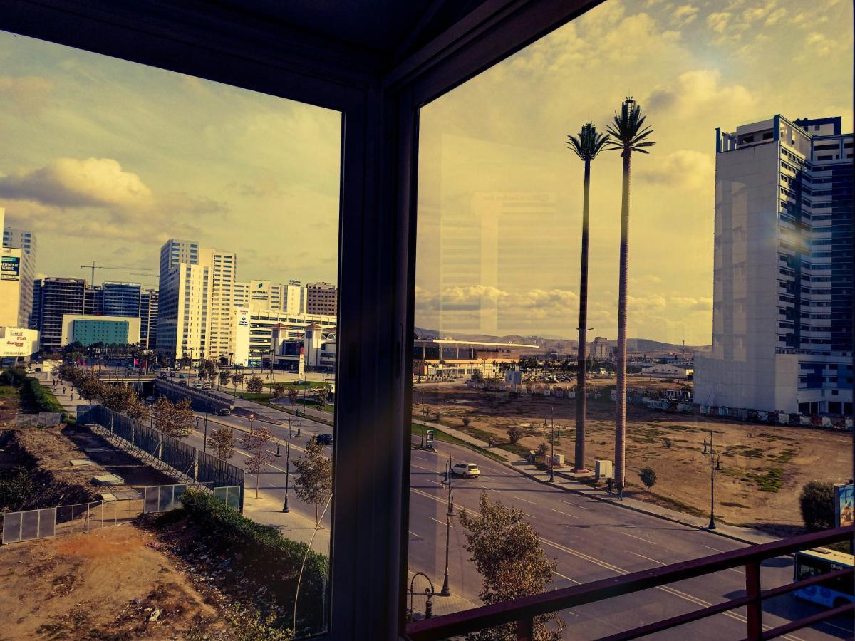Amazing Appartement Au Centre Ville En Face Hilton & Gare Train De Tgv De Tanger Exterior photo